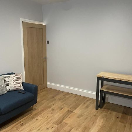 Great 2 Bedroom Flat Плимът Екстериор снимка