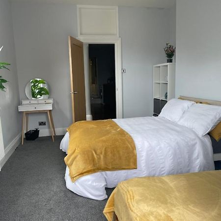 Great 2 Bedroom Flat Плимът Екстериор снимка