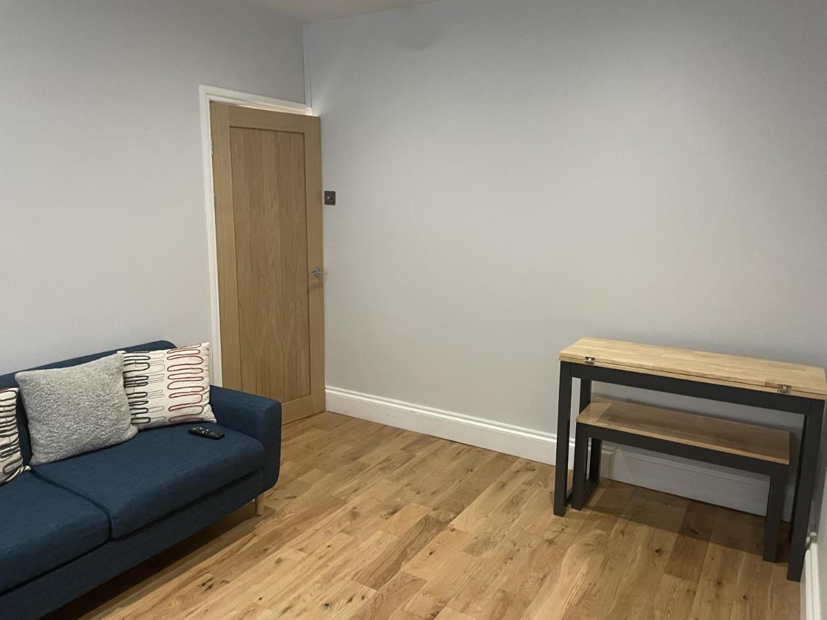 Great 2 Bedroom Flat Плимът Екстериор снимка